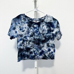 H&M Divided Tie-Dyed Crop Top in Navy, Black, and White with Magenta Speckles